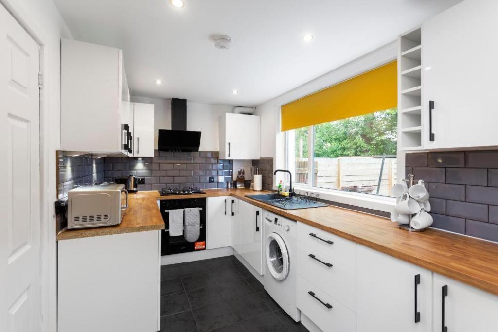 Stylish 3 Bed Edinburgh Abode-Parking And Garden Apartamento Exterior foto